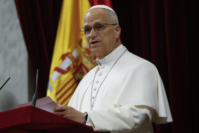 El papa León XIV pronuncia este lunes en el hemiciclo del Congreso de los Diputados un esperado e histórico discurso durante su visita a España. EFE/J.J. Guillén POOL
