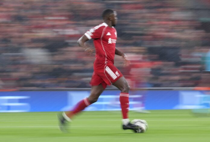El internacional francés Ibrahima Konate, del Liverpool, durante el partido de vuelta de los cuartos de final de la Copa de Campeones entre el Liverpool FC y el Paris Saint-Germain, en Liverpool, el 14 de abril de 2026. EFE/EPA/ADAM VAUGHAN
