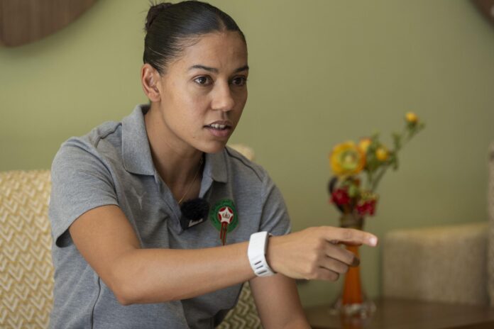 Ghizlane Chebbak, jugadora de la selección marroquí, en una entrevista con EFE en Sale, Marruecos. EFE/EPA/JALAL MORCHIDI
 
**EMBARGOED UNTIL 12:30 PM CEST 08 June 2026 (11:30 AM in Morocco Time 08 June 2026) ** (Futbol, Amistoso, Marruecos, Nueva Zelanda) EFE/EPA/JALAL MORCHIDI
