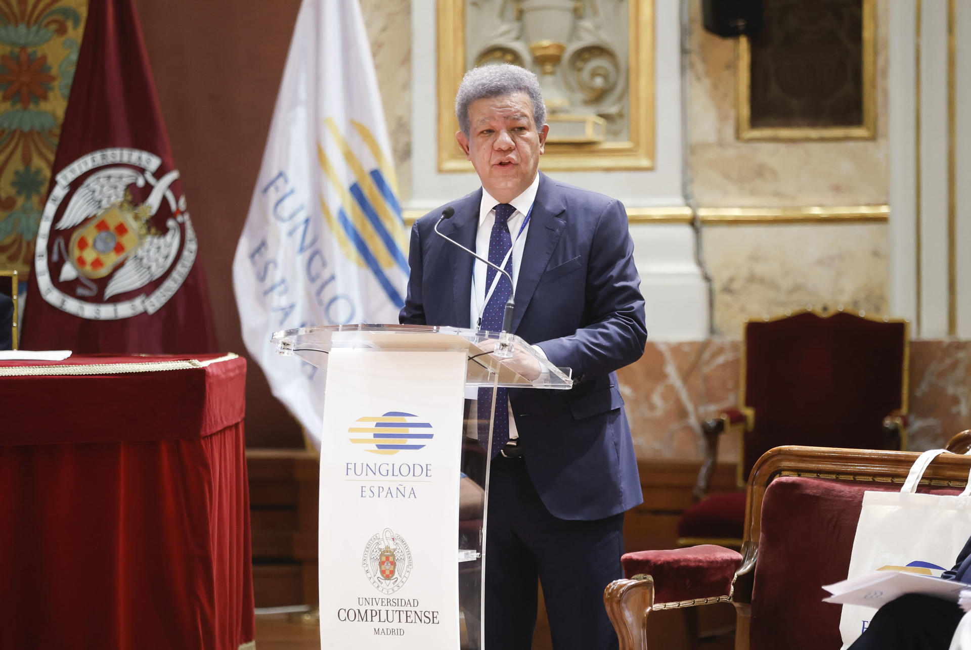 -Leonel Fernández Reyna, ex presidente de la República Dominicana y Presidente de la Fundación Global Democracia y Desarrollo (Funglode), durante el "FORO IBEROAMERICANO FUNGLODE. Sociedad, Economía y Conocimiento en el escenario global", en la Universidad Complutense, este lunes en Madrid. EFE/ David Fernández
