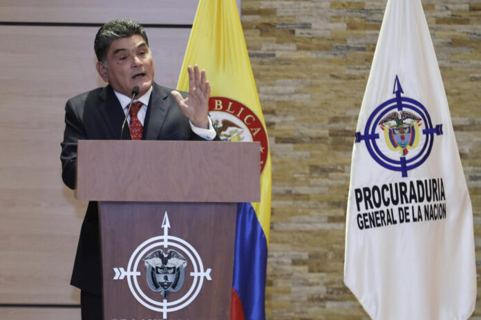 Fotografía de archivo en la que se captó al procurador general de Colombia, Gregorio Eljach, durante una conferencia de prensa, en Bogotá (Colombia). EFE/Carlos Ortega
