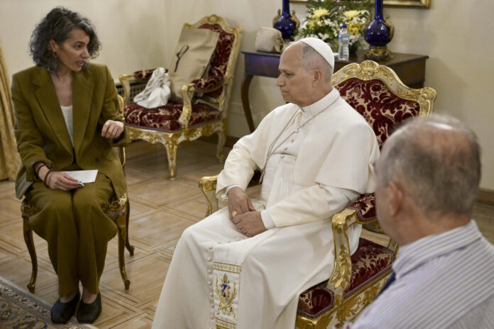 El papa León XIV se reúne con  víctimas de abusos de la Iglesia este lunes, en la Nunciatura Apostólica en Madrid, durante su visita a España. EFE/ Simone Risoluti Prensa Vaticano SOLO USO EDITORIAL SOLO DISPONIBLE PARA ILUSTRAR LA NOTICIA QUE ACOMPAÑA (CRÉDITO OBLIGATORIO)
