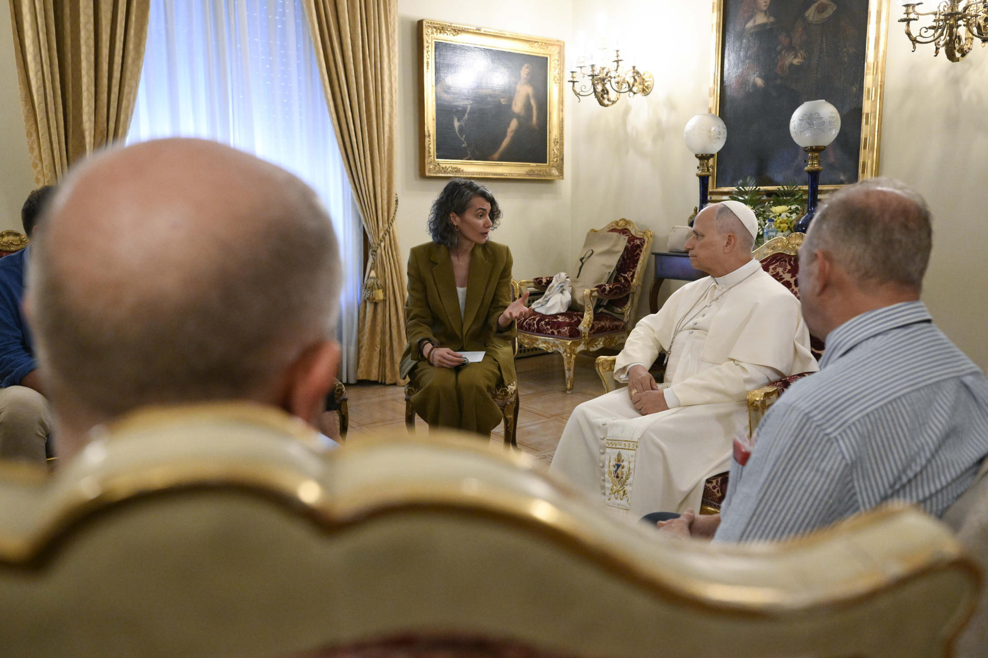 El papa León XIV se reúne con  víctimas de abusos de la Iglesia este lunes, en la Nunciatura Apostólica en Madrid, durante su visita a España. EFE/ Simone Risoluti Prensa Vaticano SOLO USO EDITORIAL SOLO DISPONIBLE PARA ILUSTRAR LA NOTICIA QUE ACOMPAÑA (CRÉDITO OBLIGATORIO)
