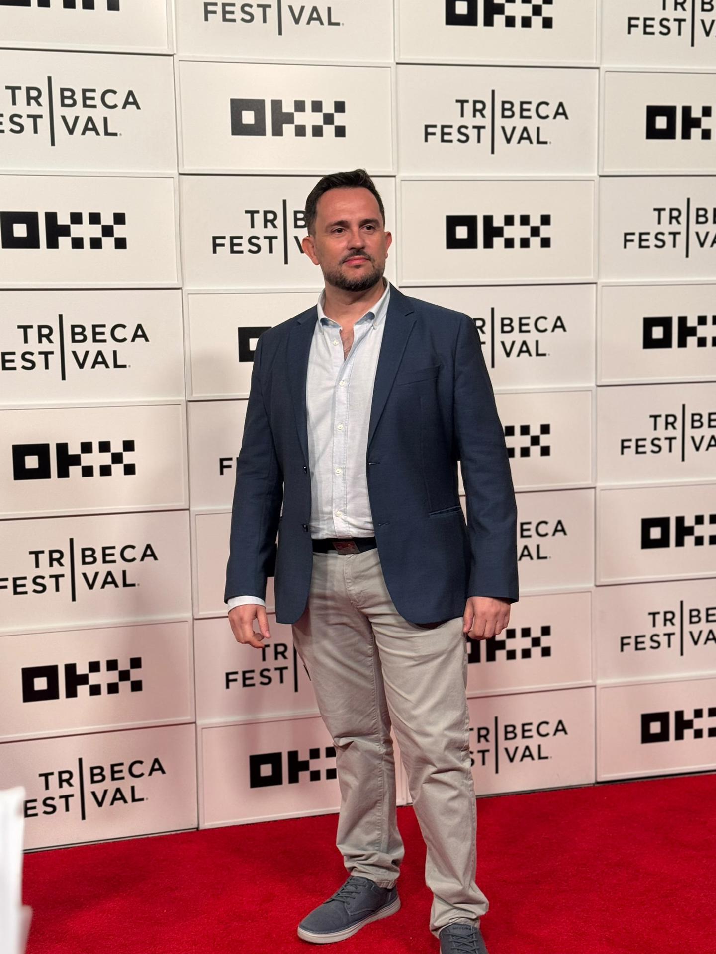 Fotografía cedida por el festival Tribeca del cineasta español Juan Carlos Mostaza en la alfombra del festival en Nueva York (Estados Unidos). EFE/ Tribeca /SOLO USO EDITORIAL/NO VENTAS/ SOLO DISPONIBLE PARA ILUSTRAR LA NOTICIA QUE ACOMPAÑA (CRÉDITO OBLIGATORIO)
