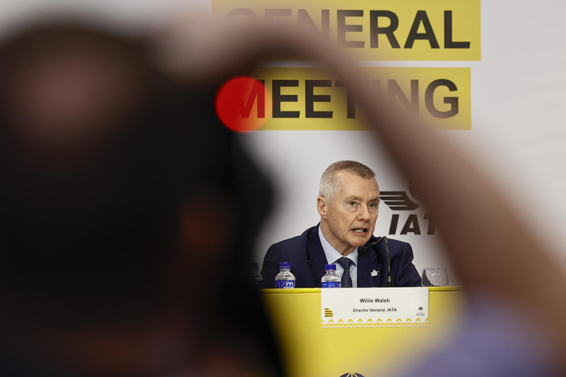 El director General de la Asociación Internacional de Transporte Aéreo (IATA), Willie Walsh, habla en la 82° Reunión Anual General de la IATAeste8 de junio de 2026, durante la rueda de prensa de clausura en Río de Janeiro (Brasil). EFE/André Coelho
