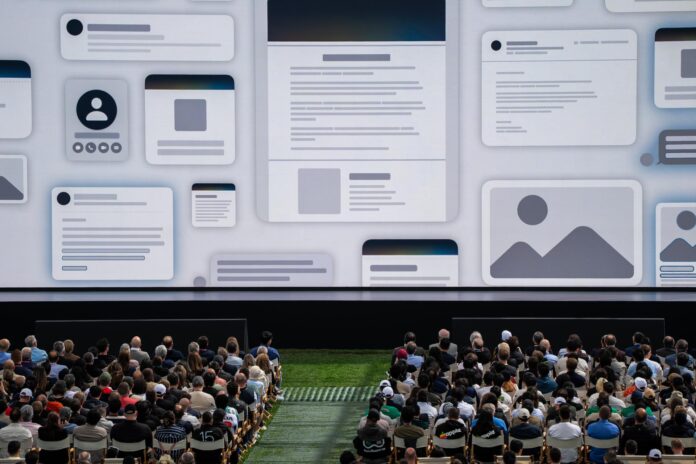 Productos de Apple se muestran en pantalla durante la Apple WWDC26 en Apple Park, Cupertino, California, EE.UU., el 8 de junio de 2026. EFE/LIPO CHING
