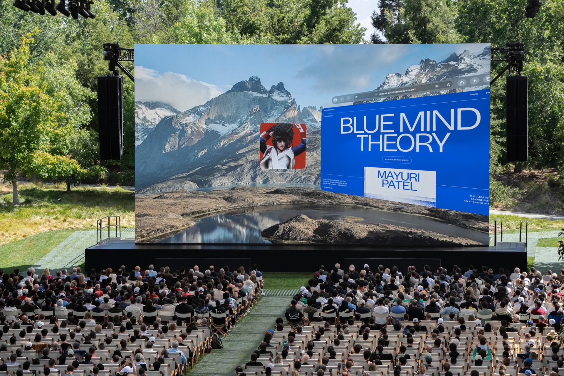 Productos de Apple se muestran en pantalla durante la Apple WWDC26 en Apple Park, Cupertino, California, EE.UU., el 8 de junio de 2026. EFE/LIPO CHING
