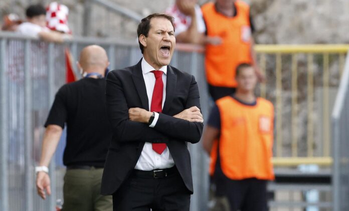 El seleccionador de Bélgica, Rudi Garcia, da instrucciones durante el partido de fútbol internacional entre Croacia y Bélgica en Rijeka, Croacia.EFE/EPA/ANTONIO BAT
 
//////////
 
RIJEKA (Croatia), 02/06/2026.- Belgium head coach Rudi Garcia gives instructions during the International soccer match between Croatia and Belgium in Rijeka, Croatia, 02 June 2026. (Futbol, Amistoso, Bélgica, Croacia) EFE/EPA/ANTONIO BAT
