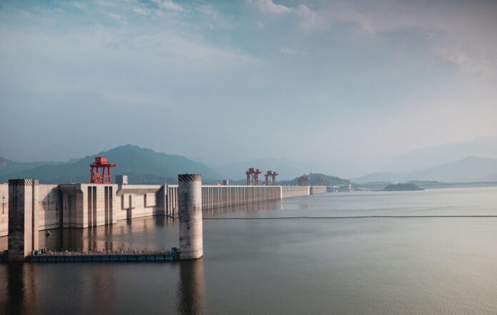 Imagen de archivo de la Presa de las Tres Gargantas en el río Yangtsé, en Yichang, provincia de Hubei, China, el 21 de mayo de 2025. 
EFE/EPA/ALEX PLAVEVSKI
