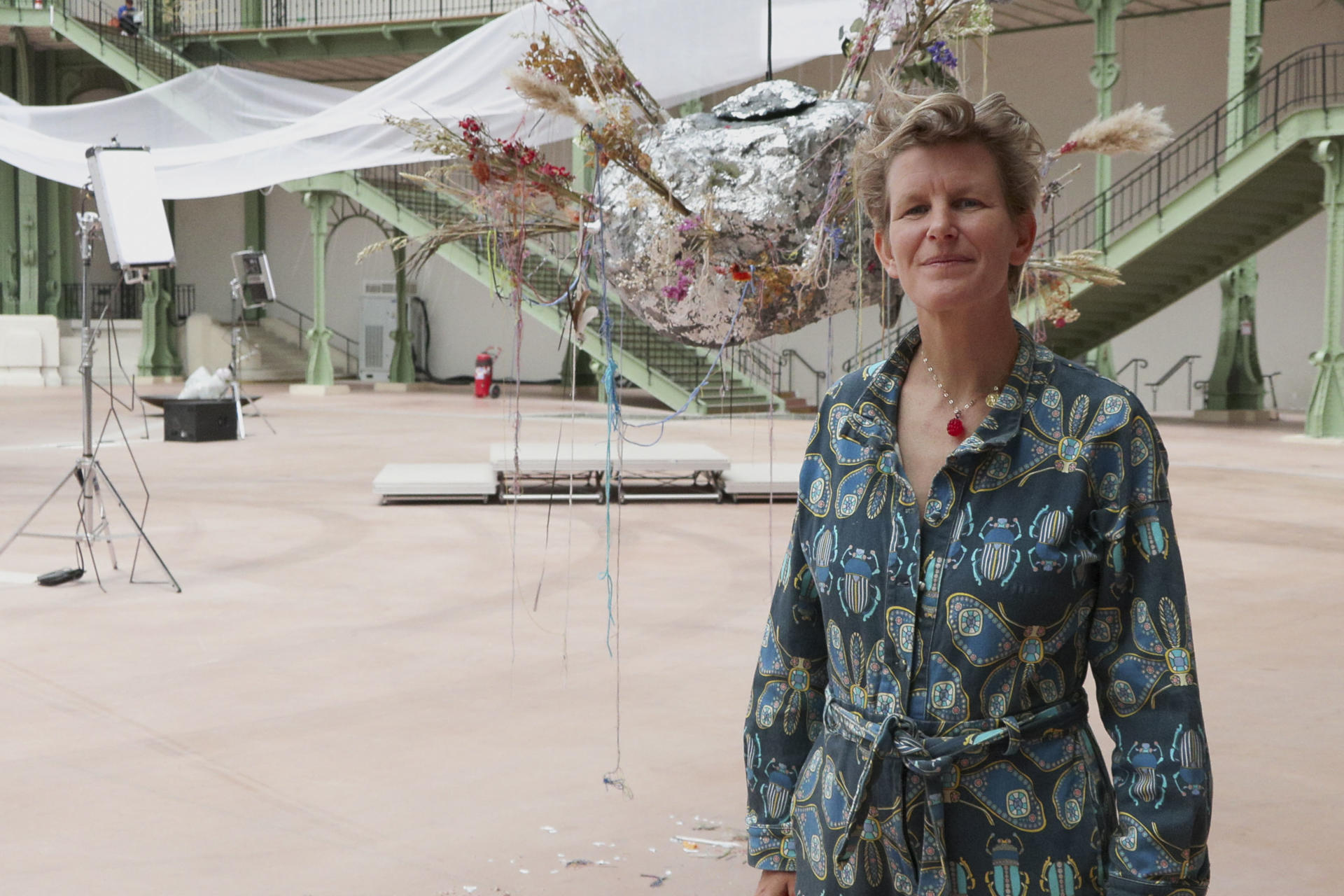 El Grand Palais de París organiza desde este miércoles una exposición de la artista multidisciplinar Laure Prouvost, ganadora del premio Turner en 2013, que explora a través de lo sensorial la física cuántica, la ciencia que estudia el comportamiento de la materia a escala microscópica, en una muestra llamada ‘Nous, frissons d’étoiles’.- EFE/ Edgar Sapiña Manchado.