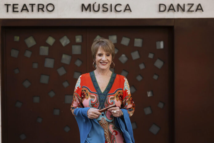 .- La actriz estadounidense, Patti LuPone este martes en el Teatro del Soho Caixabank donde mañana recibirá el premio Lux Ductor. EFE/Carlos Díaz
