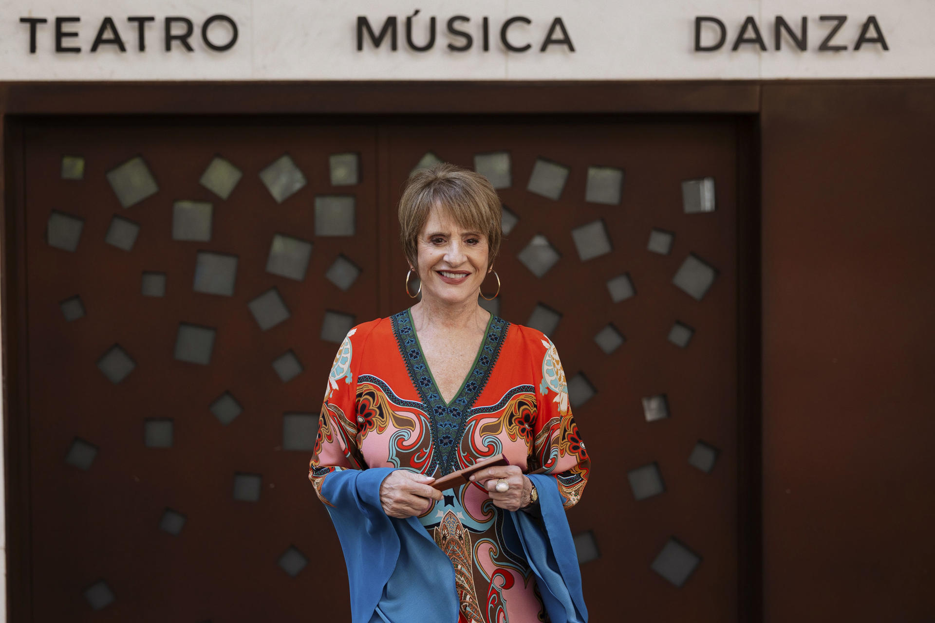 La actriz estadounidense, Patti LuPone este martes en el Teatro del Soho Caixabank donde mañana recibirá el premio Lux Ductor. EFE/Carlos Díaz