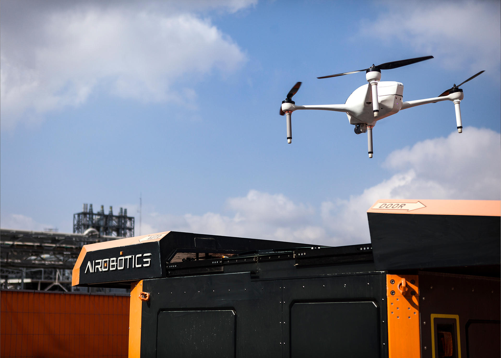 Fotografía cedida por Ondas Holdings que muestra el Airobotics Optimus, un dron totalmente autónomo diseñado para aplicaciones industriales y gubernamentales que la compañía adquirió para integrar su tecnología autónoma con American Robotics.  EFE/ Ondas Holdings /SOLO USO EDITORIAL/ NO VENTAS/ SOLO DISPONIBLE PARA ILUSTRAR LA NOTICIA QUE ACOMPAÑA (CRÉDITO OBLIGATORIO)
