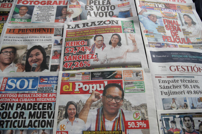 Fotografía del 8 de junio de 2026  que muestra portadas de distintos diarios. EFE/ Paolo Aguilar

