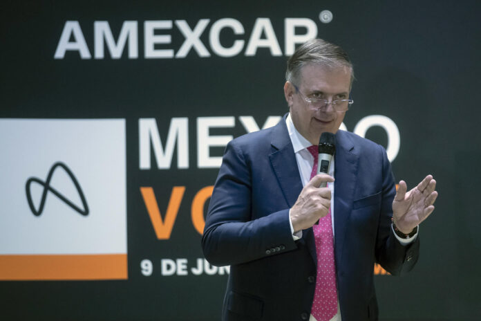 El secretario de Economía de México, Marcelo Ebrard, habla durante su participación en el VC Day 2026 este martes, en Ciudad de México (México). EFE/Isaac Esquivel
