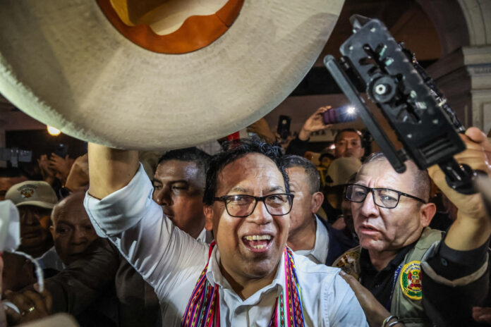 Foto de archivo del candidato a la Presidencia de Perú Roberto Sánchez, del domingo 7 de junio 2026, en Lima (Perú). EFE/ Aldair Mejía
