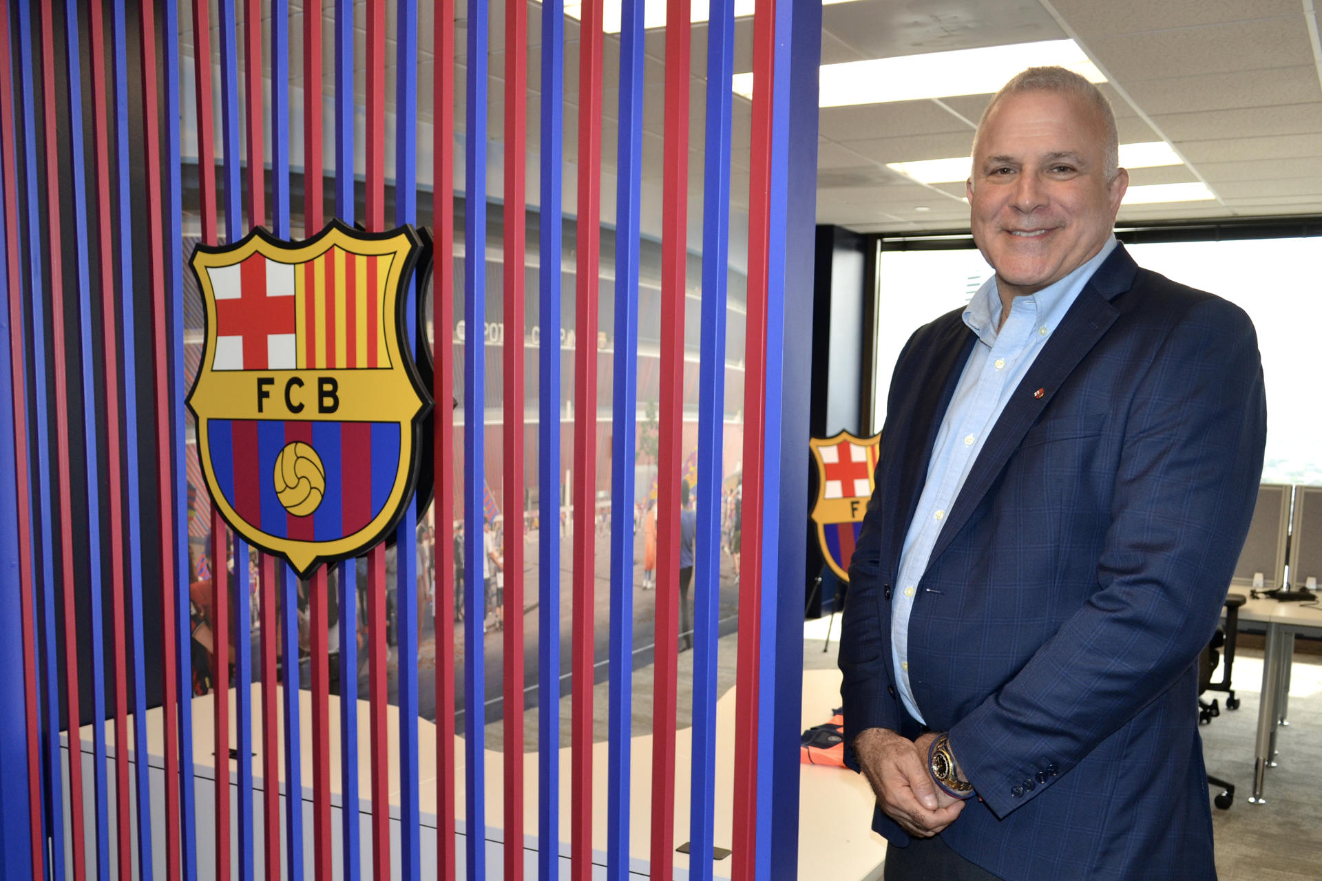El director general del FC Barcelona para las Américas, Bryan Bachner, posa en la nueva sede del Club Barcelona en Miami (Estados Unidos). EFE/ Antoni Belchi
