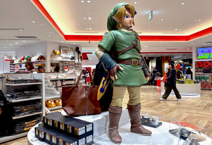 Imagen de archivo de la tienda de Nintendo en Tokio, donde se pueden adquirir productos de sus sagas más famosas como The Legend of Zelda. 
EFE/ Pilar Bernal Zamora
