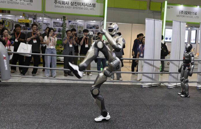 Seoul (Republic Of), 10/06/2026.- Robots humanoides en la feria de tecnología en Seúl, Corea del Sur.  EFE/EPA/JEON HEON-KYUN

