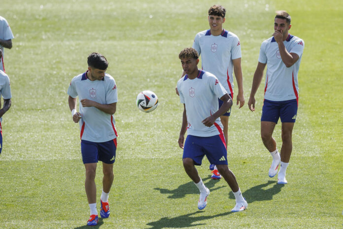 Pedri, junto a Lamine Yamal, Pau Cubarsi y Ferran Torres, en una foto de archivo con la selección española. EFE/Rodrigo Jiménez
