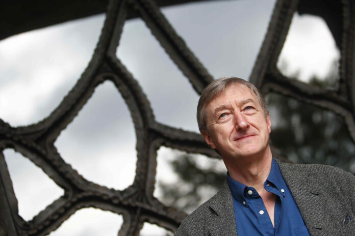 Fotografía de archivo del escritor británico Julian Barnes , uno de los novelistas más influyentes en lengua inglesa de las últimas décadas, que ha sido galardonado este miércoles con el Premio Princesa de Asturias de las Letras 2026, al que optaban 37 candidaturas de 24 nacionalidades. EFE/Marta Pérez
