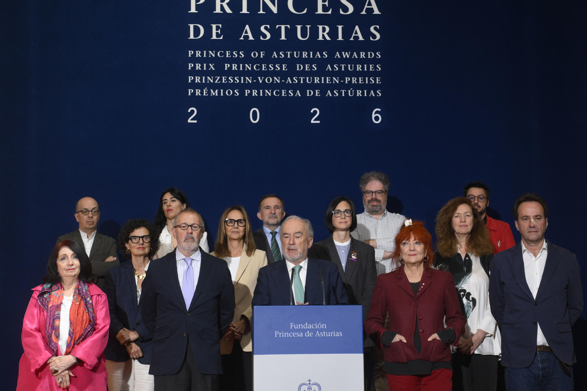 El presidente del Premio Princesa de Asturias de las Letras 2026, Santiago Muñoz Machado da a conocer el fallo del jurado este miércoles en Oviedo. El escritor Julian Barnes (Leicester, Inglaterra, 1946), uno de los novelistas más influyentes en lengua inglesa de las últimas décadas, ha sido galardonado este miércoles con el Premio Princesa de Asturias de las Letras 2026, al que optaban 37 candidaturas de 24 nacionalidades. EFE/ Eloy Alonso