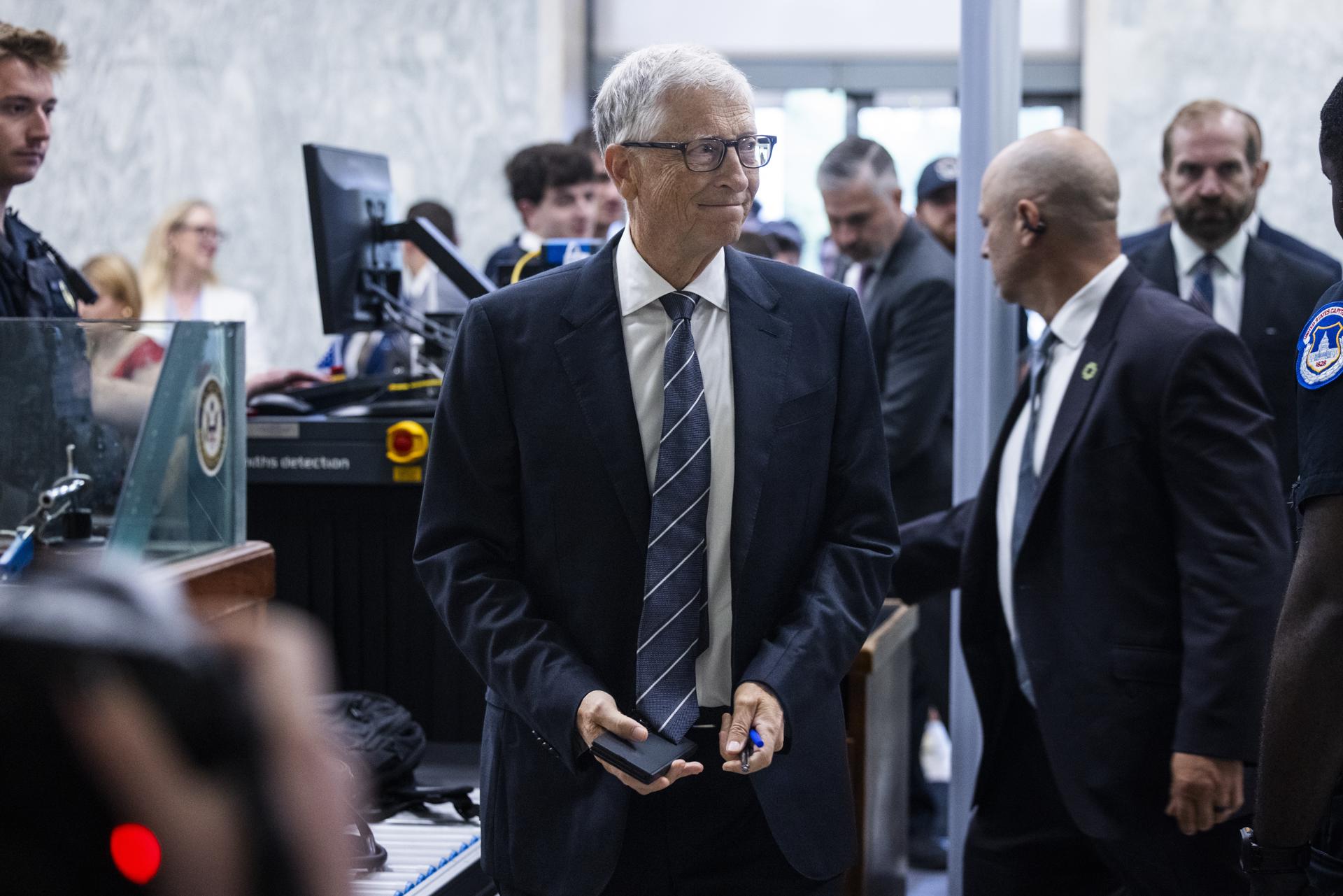 El cofundador de Microsoft, Bill Gates, llega para testificar ante la investigación del Comité de Supervisión de la Cámara de Representantes sobre Jeffrey Epstein, en Washington, D.C., EE. UU., el 10 de junio de 2026. EFE/JIM LO SCALZO
