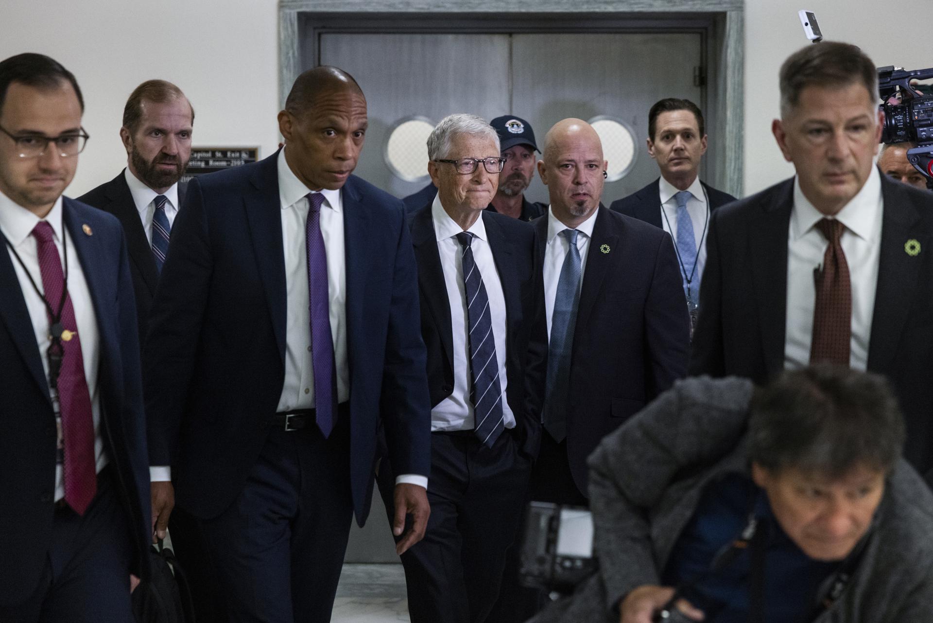 El cofundador de Microsoft, Bill Gates, llega para testificar ante la investigación del Comité de Supervisión de la Cámara de Representantes sobre Jeffrey Epstein, en Washington, D.C., EE. UU., el 10 de junio de 2026. EFE/JIM LO SCALZO
