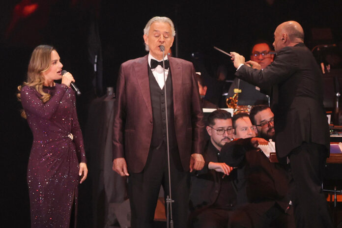 El cantante italiano Andrea Bocelli se presenta en un concierto en el Zócalo de la Ciudad de México (México). Imagen de archivo. EFE/ Madla Hartz
