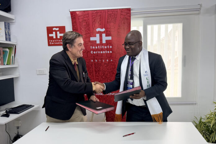 - El presidente de la Universidad Félix Houphouët-Boigny (UFHB), Ballo Zié (d), junto al director general del Instituto Cervantes, Luis García Montero (i), en la apertura del Aula Cervantes de Abiyán. El Instituto Cervantes y la Universidad Félix Houphouët-Boigny (UFHB) de Abiyán firmaron este miércoles un acuerdo para establecer de forma permanente un aula de la institución española en la capital económica de Costa de Marfil. El Aula Cervantes de Abiyán se convierte así en la segunda presencia permanente del Instituto en África subsahariana, después del centro abierto en Dakar (Senegal) y responde al 