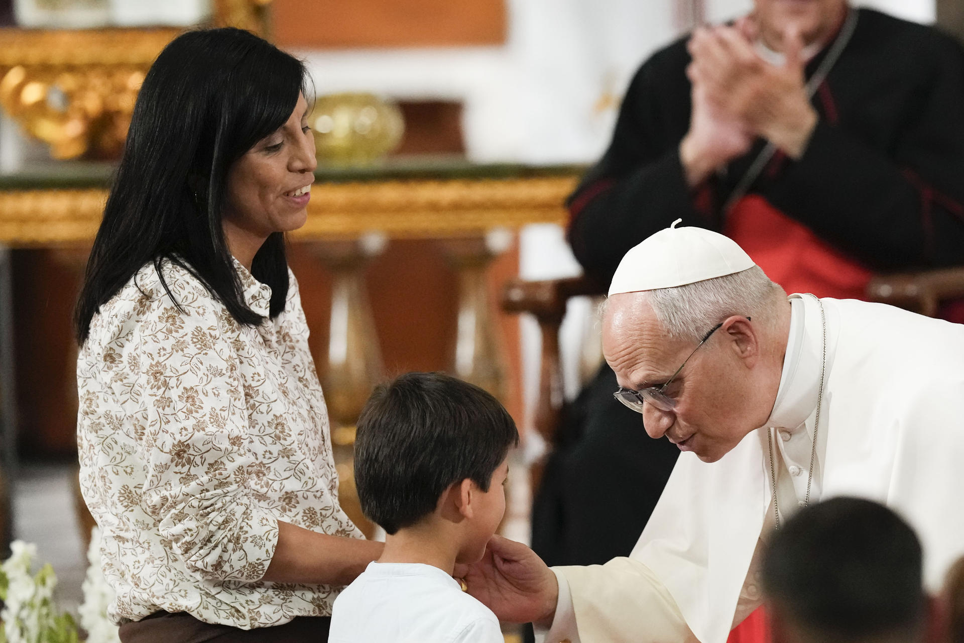 El papa León XIV durante su encuentro con las realidades de Caridad y Asistencia Diocesanas en la Iglesia de Sant Agustí, este miércoles en su visita oficial a España. EFE/Marta Pérez
