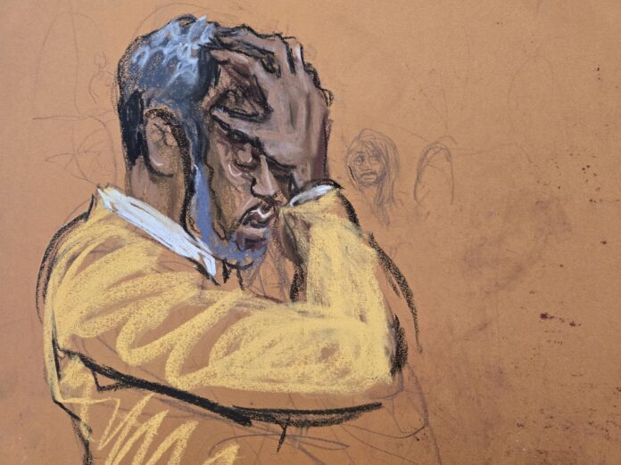 Fotografía de un dibujo realizado por la artista Jane Rosenberg donde aparece el rapero Sean Combs 'Diddy' (i) reaccionando al dar su declaración final ante el juez federal Arun Subramanian, durante el juicio realizado en un tribunal de Nueva York (EE.UU.). Imagen de archivo. EFE/Jane Rosenberg
