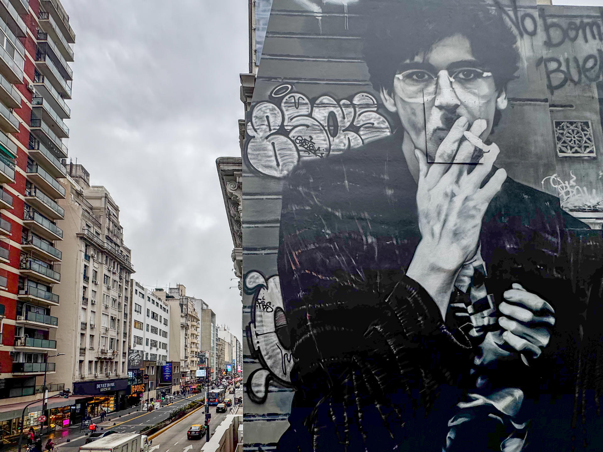 Fotografía del 4 de junio de 2026 que muestra un mural del músico Charly García, en Buenos Aires (Argentina). EFE/ Juan Ignacio Roncoroni
