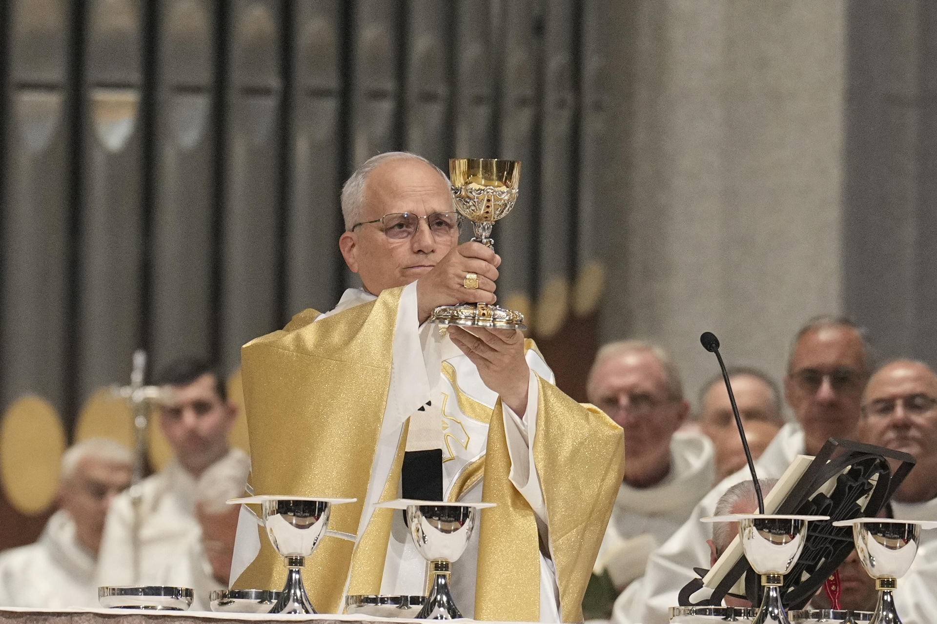 El papa León XIV oficia la misa solemne en la Sagrada Familia por el centenario de la muerte del arquitecto Antoni Gaudí, este miércoles en Barcelona dentro de su visita oficial a España. Al finalizar la misa llegará el acto de bendición de la Torre de Jesús, que se eleva a 172,5 metros y que es la culminación de la Iglesia católica más alta del mundo. EFE/Alejandro García
