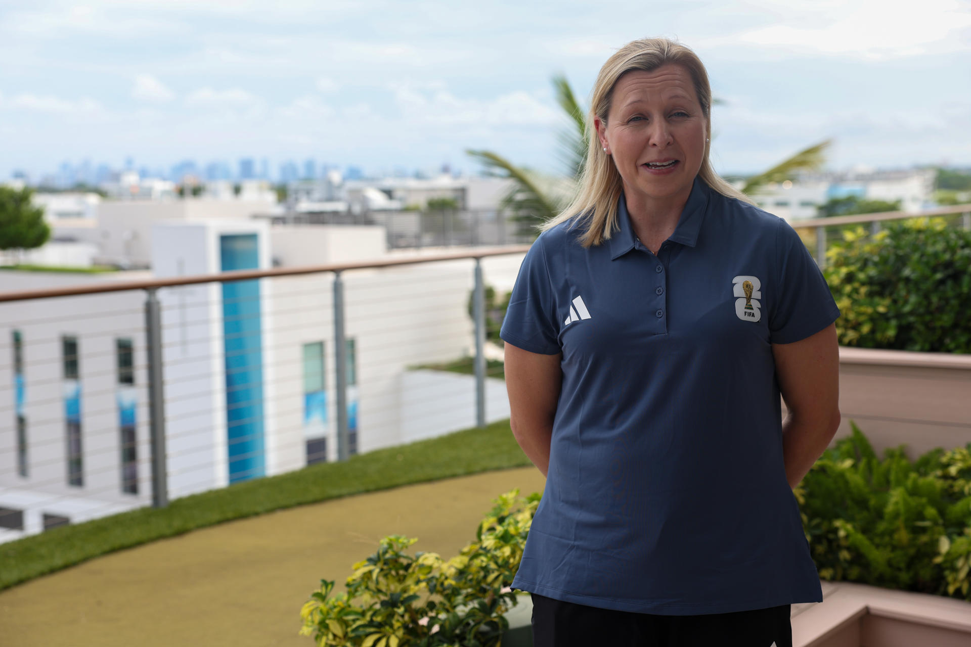 Fotografía cedida por la FIFA donde aparece uno de los miembros del Grupo de Estudios Técnicos (TSG) de la FIFA para el Mundial 2026, la exfutbolista del Arsenal Jayne Ludlow, hablando durante un evento con periodistas este martes, en Bay Harbor Islands, Florida (EE.UU.). EFE/ Leonardo Fernandez / FIFA /SOLO USO EDITORIAL /NO VENTAS /SOLO DISPONIBLE PARA ILUSTRAR LA NOTICIA QUE ACOMPAÑA /CRÉDITO OBLIGATORIO