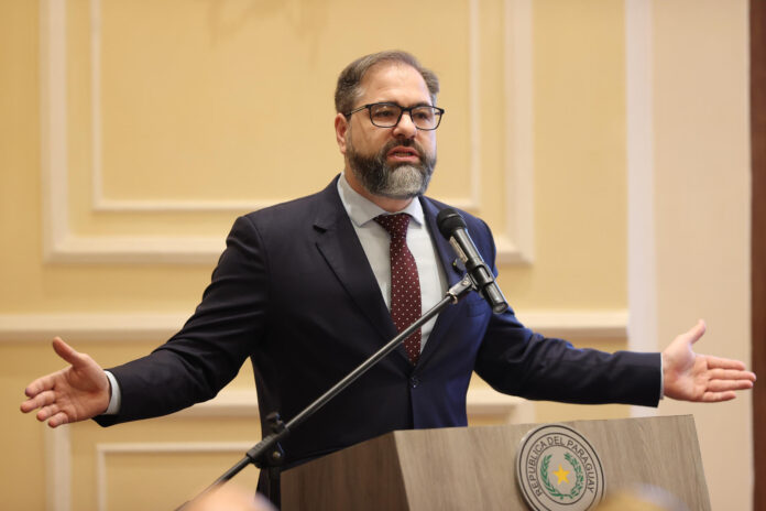 El ministro de Justicia de Paraguay, Rodrigo Nicora, fue captado el pasado 8 de junio, durante una rueda de prensa,en Asunción (Paraguay). EFE/Juan Pablo Pino
