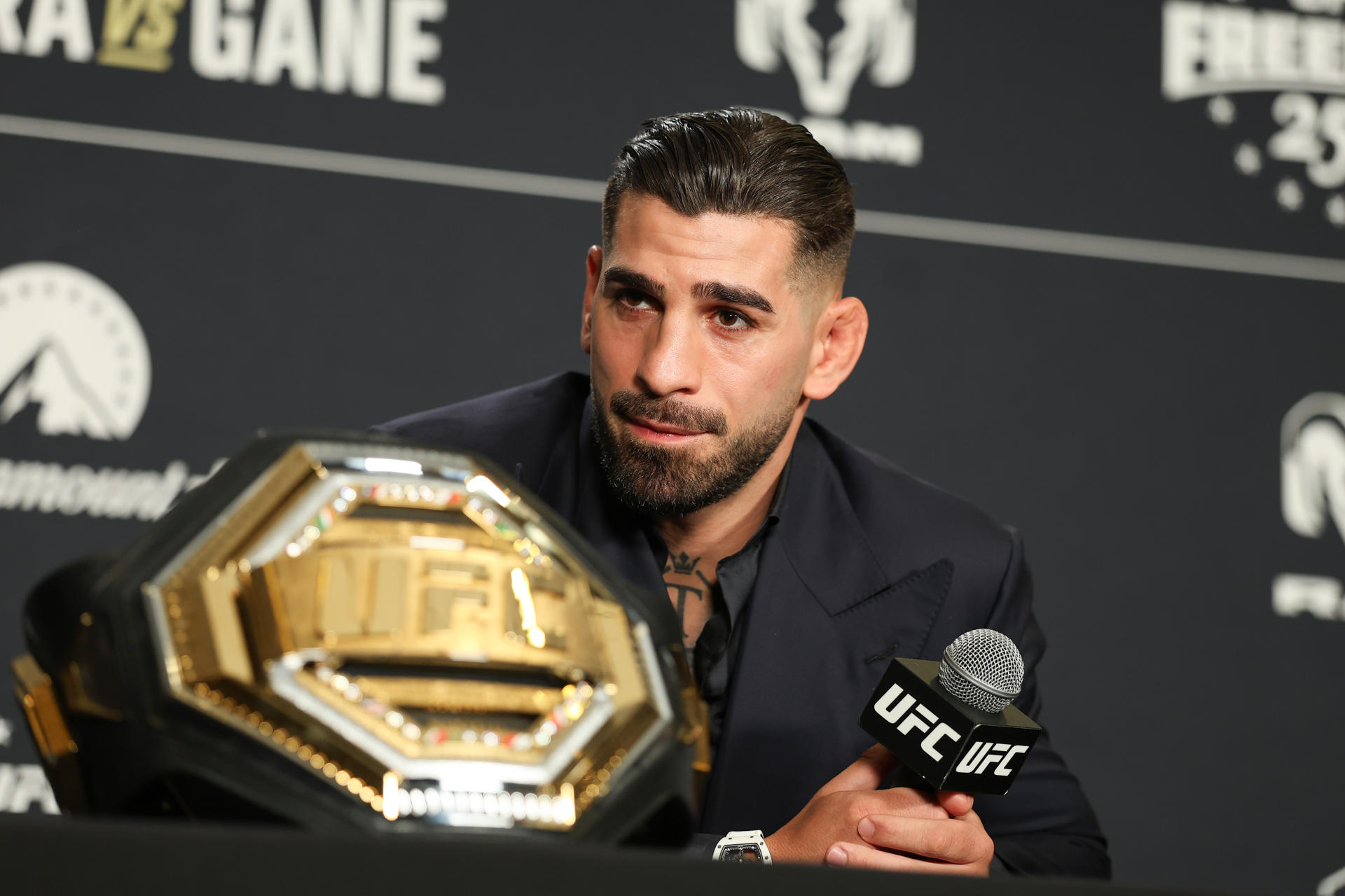 El luchador de artes marciales mixtas (MMA) hispano-georgiano Ilia Topuria aseguró este miércoles, en una rueda de prensa que lo único importante para él en el Mundial de Fútbol es que la selección española vuelva a hacerse con el título 16 años después. EFE/ Octavio Guzmán