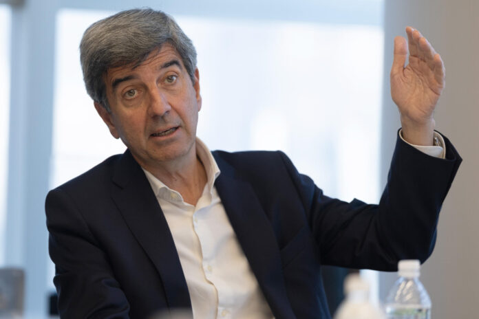 El director gerente de la empresa Bolsas y Mercados Españoles (BME), Jesús González, fue captado este 10 de junio, durante el foro 'Mercado de Capitales como Vector de Crecimiento', en São Paulo (Brasil). EFE/Isaac Fontana
