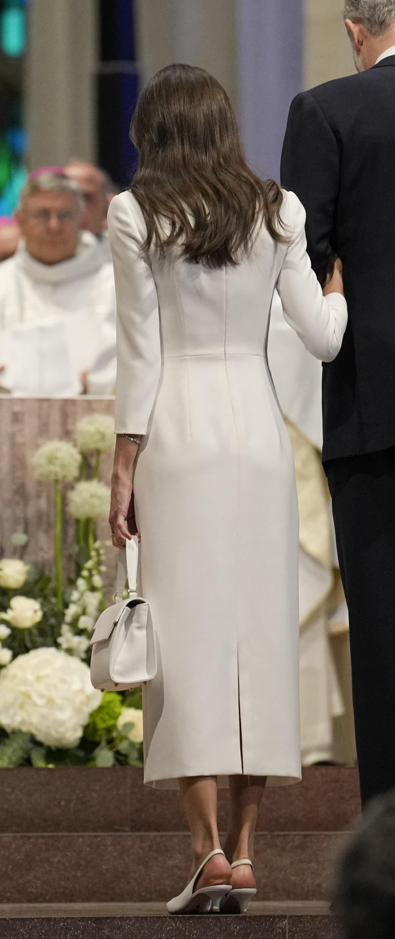 Los reyes de España, Felipe VI y Letizia, asisten a la misa oficiada por el Papa León XIV en la Sagrada Familia, dentro de su visita oficial a España, este miércoles en Barcelona. EFE/Alejandro García
