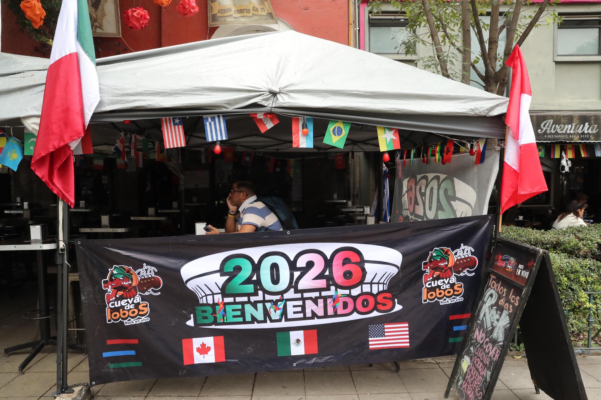 Fotografía que muestra la fachada de un bar este miércoles, en Ciudad de México (México). EFE/ Mario Guzmán