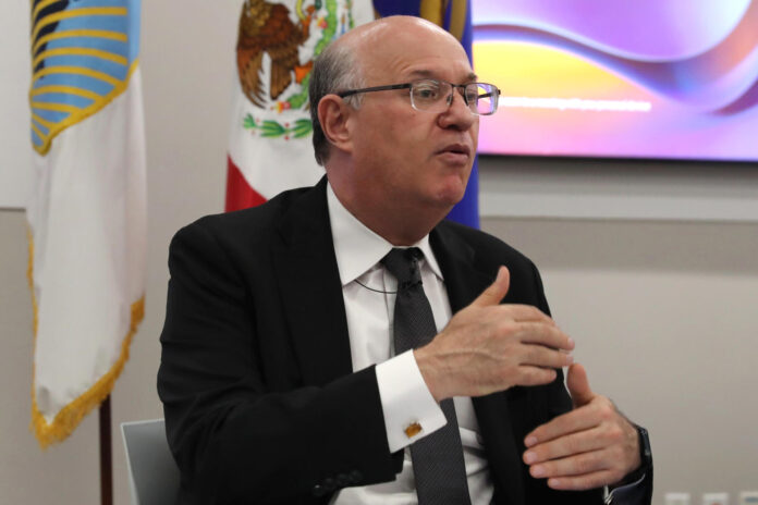 El presidente del Banco Interamericano de Desarrollo (BID), Ilan Goldfajn, habla durante una rueda de prensa este miércoles, en Ciudad de México (México). EFE/Mario Guzmán

