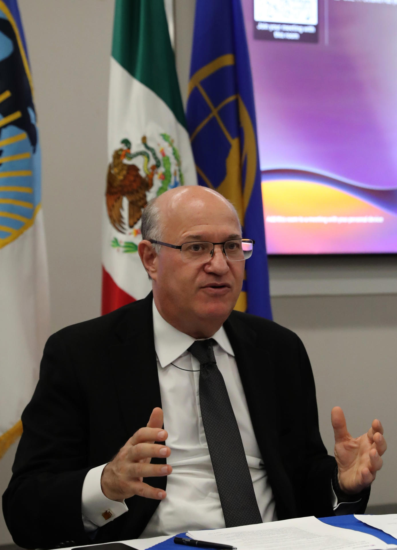 El presidente del Banco Interamericano de Desarrollo (BID), Ilan Goldfajn, habla durante una rueda de prensa este miércoles, en Ciudad de México (México). EFE/Mario Guzmán