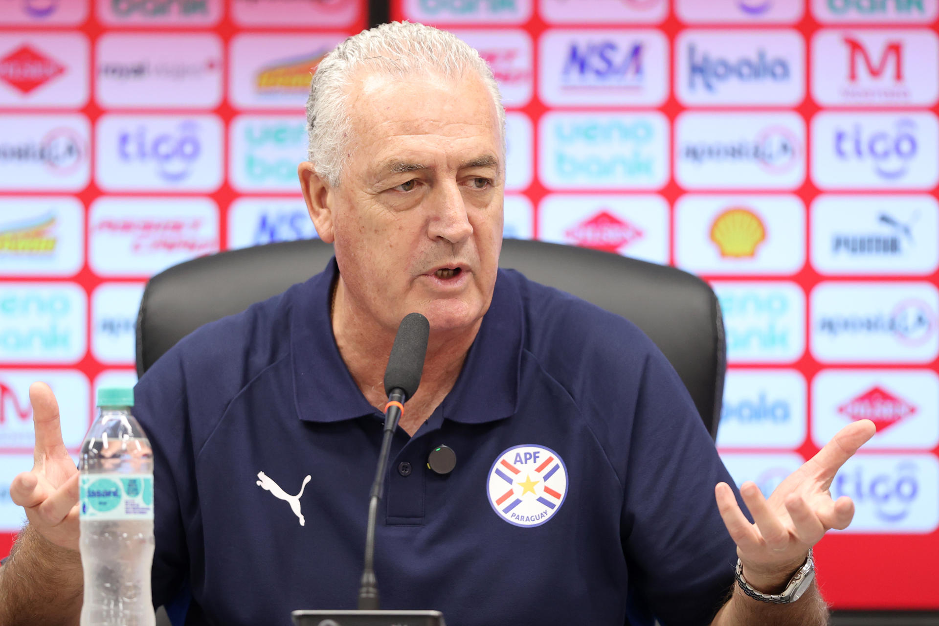 El argentino Gustavo Alfaro tendrá este viernes en Los Ángeles un mano a mano especial con su compatriota Mauricio Pochettino al margen del primer partido del Mundial entre las selecciones de Estados Unidos y Paraguay. EFE/ Juan Pablo Pino