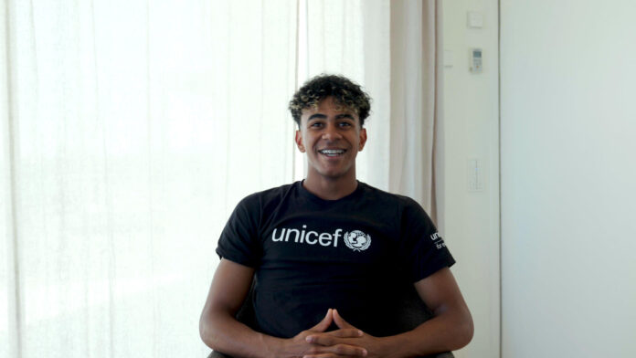 Unicef ha nombrado al jugador del Barcelona y de la selección española Lamine Yamal Embajador de Buena Voluntad, un cargo honorífico que promueve el derecho de todos los niños a jugar al fútbol, en particular, los más vulnerables y los que viven situaciones de emergencia humanitaria. El nombramiento se ha dado a conocer coincidiendo con la celebración del Día Internacional del Juego, cuyo objetivo es poner en valor que esta actividad lúdica es esencial para el desarrollo cognitivo, social y físico de los menores, y del inicio del Mundial de fútbol en Estados Unidos, México y Canadá, informa Unicef en un comunicado divulgado este jueves.-EFE/Unicef *Sólo uso editorial*
