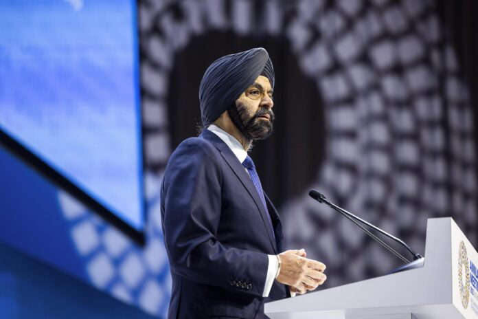 Imagen de archivo de Ajay Banga, presidente del Grupo del Banco Mundial, durante las reuniones plenarias anuales del Fondo Monetario Internacional (FMI) y del Banco Mundial octubre de 2025. EFE/EPA/JIM LO SCALZO
 
//////////
