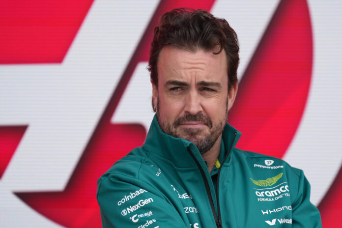 El español Fernando Alonso de Aston Martin en foto de archivo de Alberto Boal. EFE
