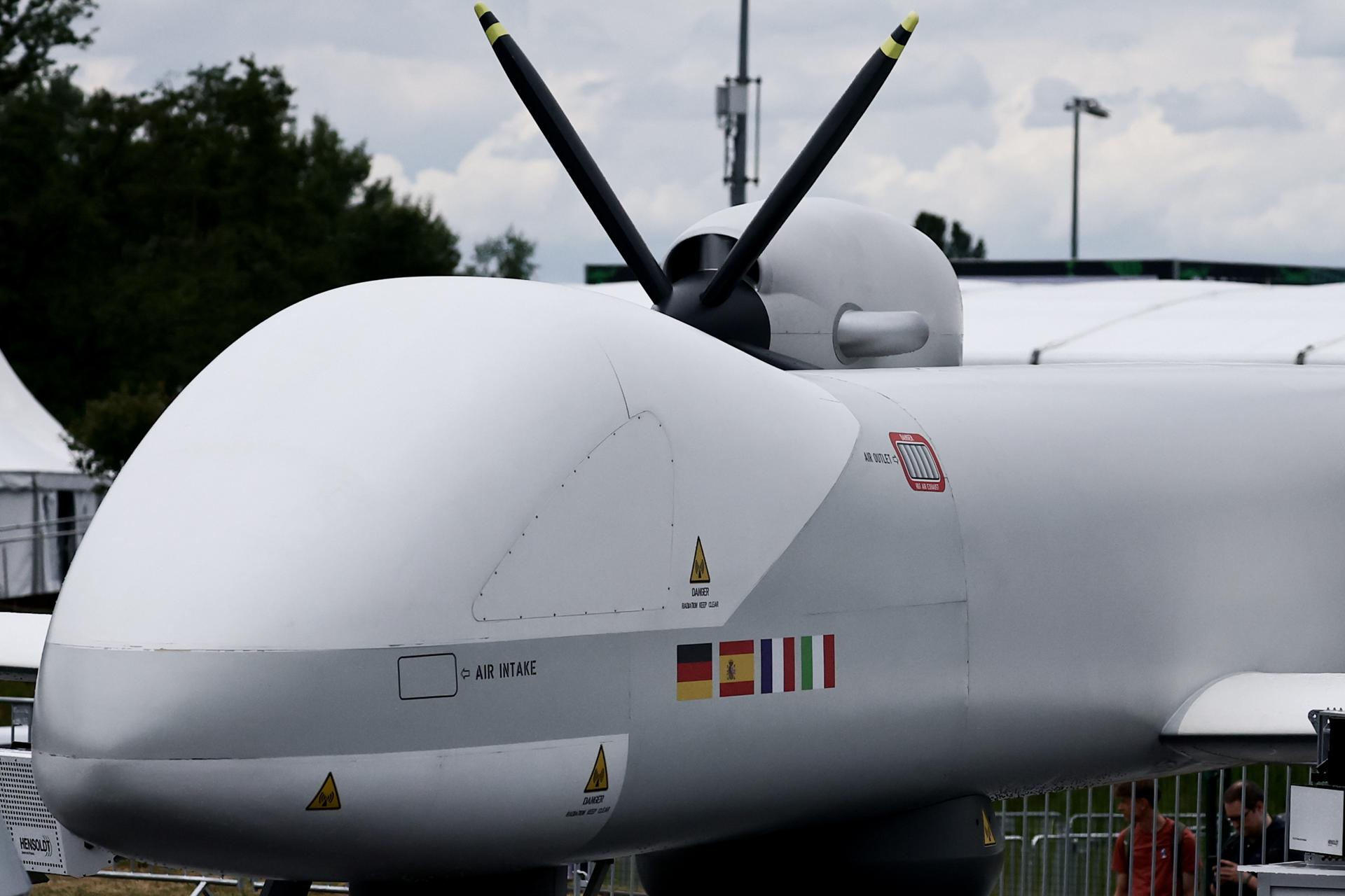 - U740, dron de combate Airbus expuesto en la Feria Aeronáutica de Berlín ILA 2026 en Schoenefeld, Alemania, . La exhibición de la industria aeroespacial y de defensa tiene lugar en el aeropuerto de Berlín-Brandeburgo del 10 al 14 de junio de 2026. (Alemania) EFE/EPA/FILIP SINGER