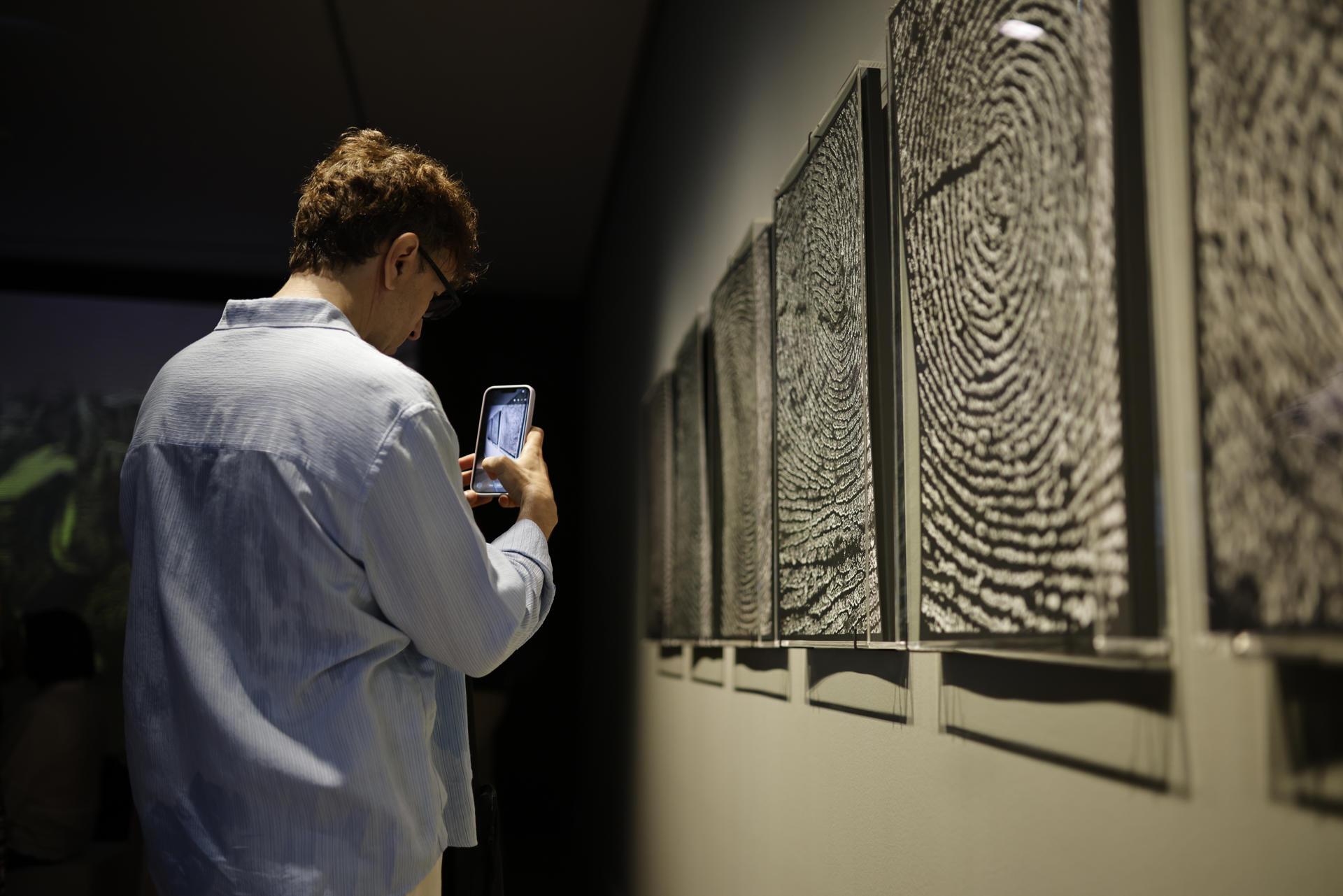 Vista de la muestra "Espectros. Enigmas de la mirada", una exposición colectiva de siete fotógrafos contemporáneos, que se podrá ver en la Casa de México de Madrid del 12 de Junio al 13 de Septiembre de 2026 EFE/ Marcos Villaoslada
