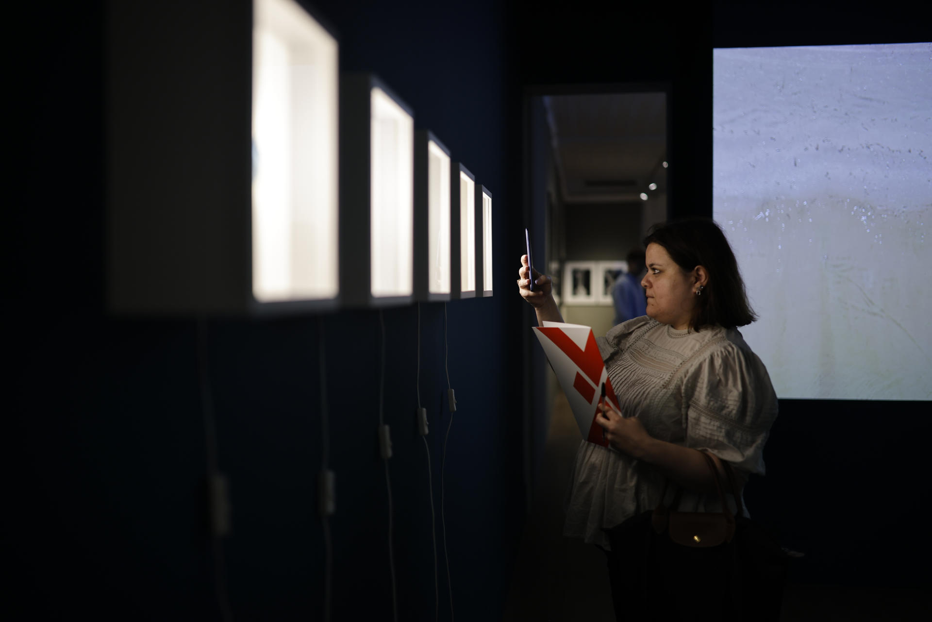 Vista de la muestra "Espectros. Enigmas de la mirada", una exposición colectiva de siete fotógrafos contemporáneos, que se podrá ver en la Casa de México de Madrid del 12 de Junio al 13 de Septiembre de 2026 EFE/ Marcos Villaoslada

