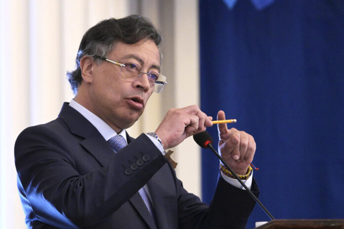 Fotografía de archivo del presidente de Colombia, Gustavo Petro, hablando en una reunión protocolar del Consejo Permanente en la sede de la Organización de los Estados Americanos (OEA) en Washington (EE.UU.). EFE/Lenin Nolly
